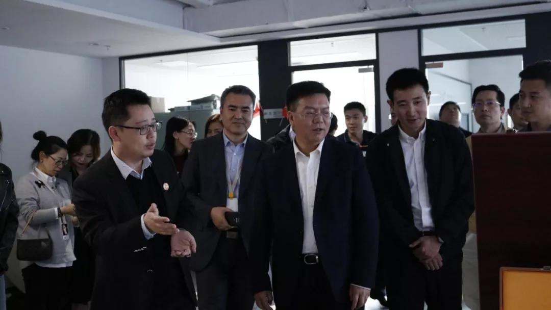 付霸堅持穩健又強勁的發展步伐，得到各界領導的關注與認可